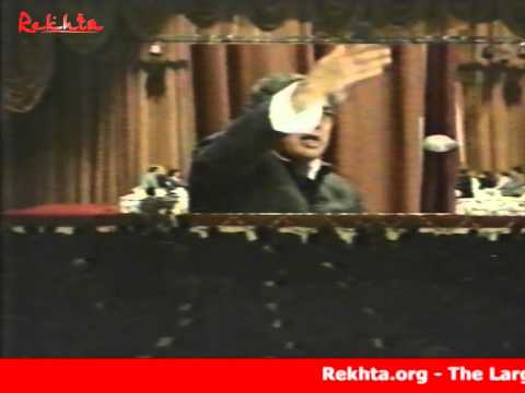 Kaifi Azmi reciting his ghazal/nazm at All India Mushaira