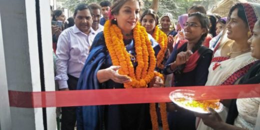 फूलपुर आजमगढ़- इंसाफ जनसंगठन कार्यालय अम्बारी पर फ़िल्म अभिनेत्री शबाना आज़मी ने चिकनकारी सेन्टर का किया उदघाटन संवाददाता- सिद्धेश्वर पाण्डेय
